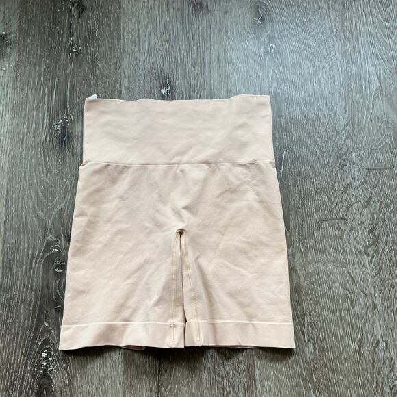 Spanx Large Shapewear Seamless Shorts Beige Nude - Picture 2 of 6
